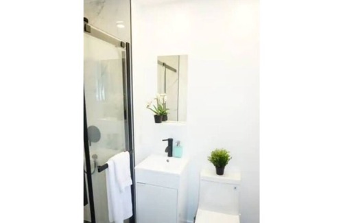Cote-Saint-Luc Apartamento | 9 bedrooms, 4 bathrooms, 2 kitchens, free parking