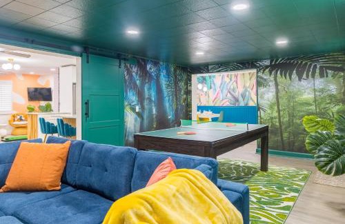Carter Norwood Casa | 9 Beds Beach Gameroom Cowboy Pool Mini Golf