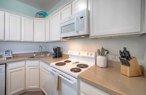 Port Aransas Cabaña | 9 Costa Bahia Sleeps 20, Pool + Beach Nearby Perfect for Families