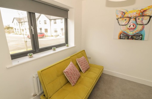 Llanfaelog Casa | 9 GWEL-YR-WYDDFA, pet friendly, luxury holiday cottage in Llanfaelog