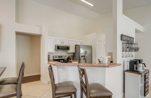 Lake Berkley Casa | 9 Mi to Disney: Home w/ Pool Table & Water Views!