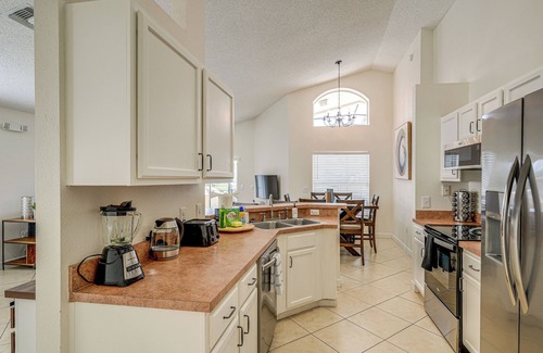 Lake Berkley Casa | 9 Mi to Disney: Home w/ Pool Table & Water Views!