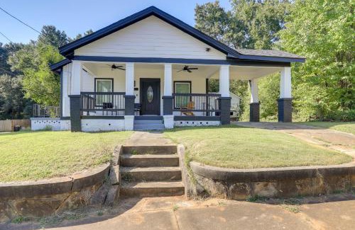 College Park Apartamento | 9 Mi to Dtwn ATL Pet-Friendly Apt with Yard