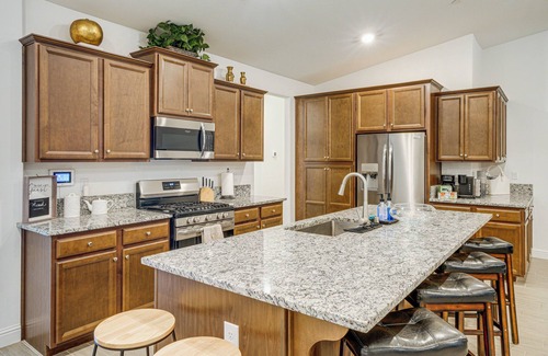 Greenacres Casa | 9 Mi to Dtwn Bakersfield: Pet-Friendly Home