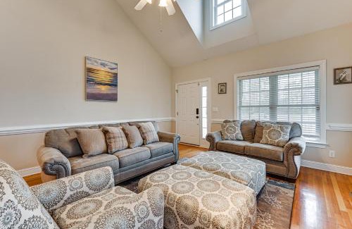 Greenville Casa | 9 Mi to Dtwn Greenville Home with Screened Patio!