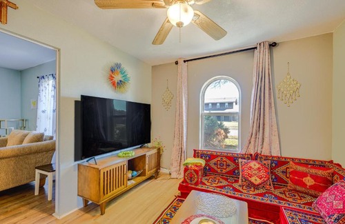 South Side Casa | 9 Mi to Dtwn Spacious Retreat in Corpus Christi!