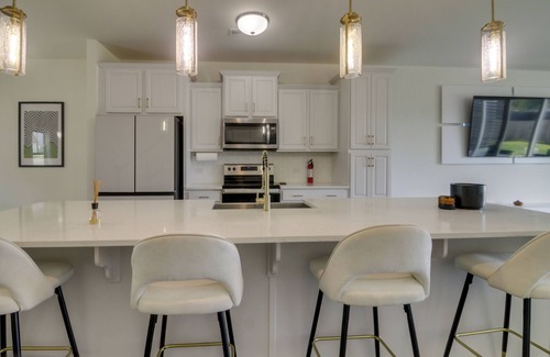 Mount Holly Casa | 9 Mi to Nat’l Whitewater Center! Sleek Family Home