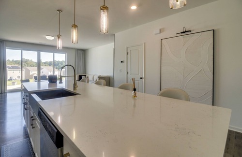 Mount Holly Casa | 9 Mi to Nat’l Whitewater Center! Sleek Family Home