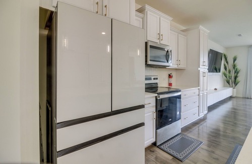 Mount Holly Casa | 9 Mi to Nat’l Whitewater Center! Sleek Family Home