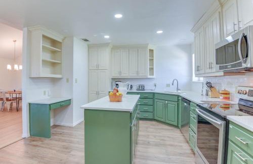 Sanger Casa | 9 Mi to Ray Roberts Lake Texas Retreat with Pool