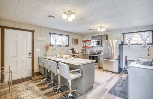 Howards Grove Casa | 9 Mi to Shore: Home w/ Hot Tub in Howards Grove!