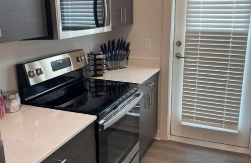 Indianapolis Apartamento | 9 Miles to Downtown | 1000Mbps | King bed | W/D