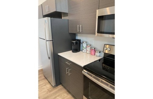 Indianapolis Apartamento | 9 Miles to Downtown | 1000Mbps | King bed | W/D