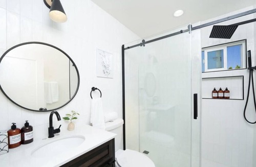 Southwest Anaheim Casa | 9 mins to Disneyland | Bluetique