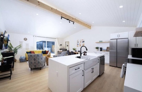 Southwest Anaheim Casa | 9 mins to Disneyland | Bluetique