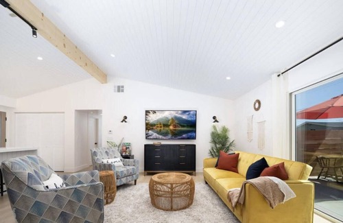 Southwest Anaheim Casa | 9 mins to Disneyland | Bluetique