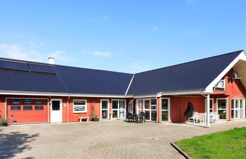 Lyngsa Casa | 9 person holiday home in Sæby