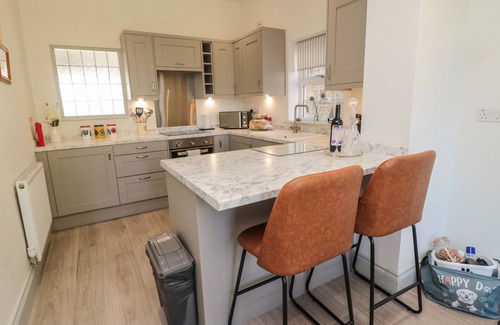 Belford Cabaña | 9 STATION COTTAGES, pet friendly, with a garden in Belford
