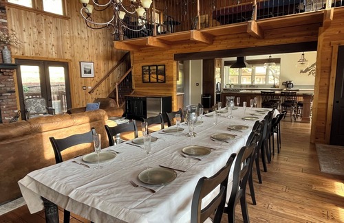 Tehachapi Casa | 90 Acre Luxury Ranch Sleeps 10 - Pool Jacuzzi Pickleball Court - Horse Corrals