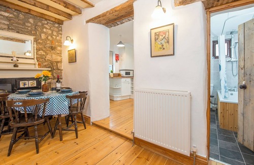 Pembroke Cabaña | 90 Main Street, Holiday Cottage Pembroke, Sleeps 4, 2 bedrooms, bathrooms