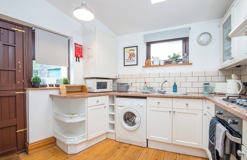 Pembroke Cabaña | 90 Main Street, Holiday Cottage Pembroke, Sleeps 4, 2 bedrooms, bathrooms