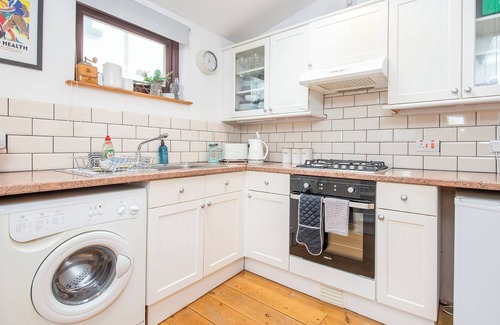 Pembroke Cabaña | 90 Main Street, Holiday Cottage Pembroke, Sleeps 4, 2 bedrooms, bathrooms