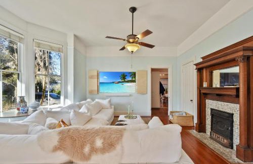Brunswick Casa | 905 Seaside - Designer, Historic, Cold Plunge Pool, Pet-Friendly and King Beds