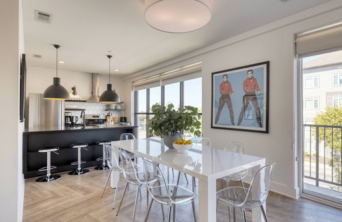 Historic Edgefield Casa | 916 Main 12 Unit Buyout - 30BDRs! Prvt Two Floors