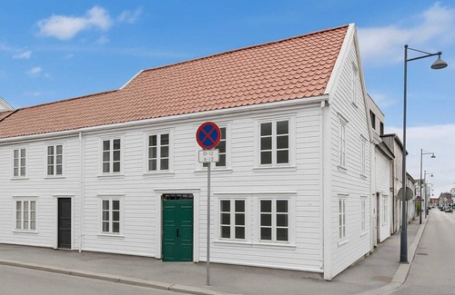 Kristiansand Casa | 92m to Kvadraturen l Renovated 2025 l 24l7 checkin