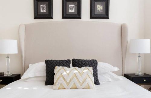 Richmond North Casa | 94 Highett - 5 bedroom, 3 car parks - Luxury House