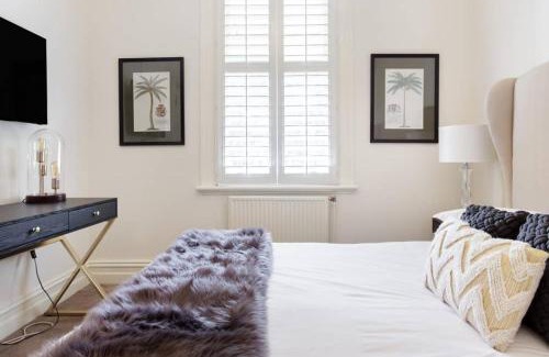Richmond North Casa | 94 Highett - 5 bedroom, 3 car parks - Luxury House
