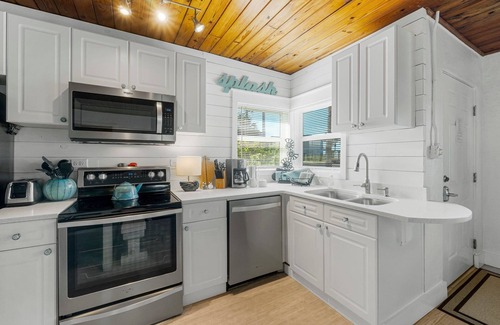 Laguna Beach Estates Casa | $775!! August 8-23! Quiet Laguna Beach! Directly Across Street-30' to Perfect Beach Access #83