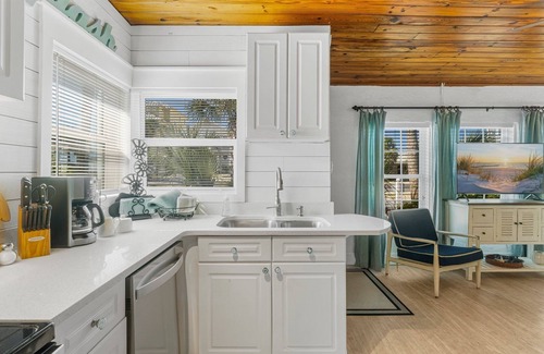 Laguna Beach Estates Casa | $775!! August 8-23! Quiet Laguna Beach! Directly Across Street-30' to Perfect Beach Access #83