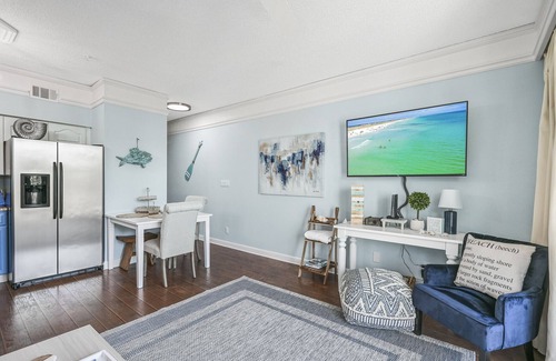 Gulf Place Condominio | 98 Steps to beach! Wifi, expanded Beach, Front private Balcony Totally Renovated