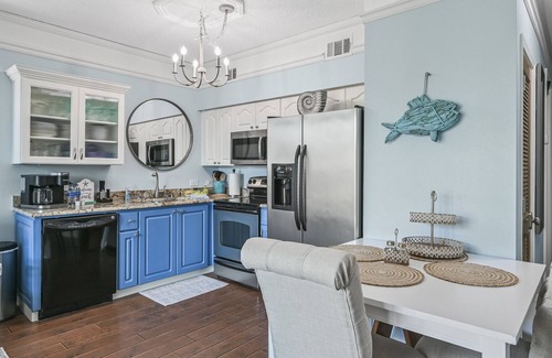 Gulf Place Condominio | 98 Steps to beach! Wifi, expanded Beach, Front private Balcony Totally Renovated