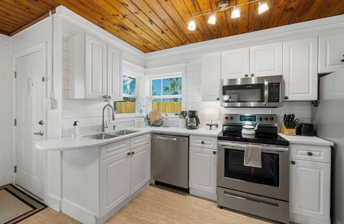 Laguna Beach Estates Casa | $195/NT Aug 6-9~Quiet Laguna Beach ~Directly Across Street-30ft from Perfect Beach Access #83
