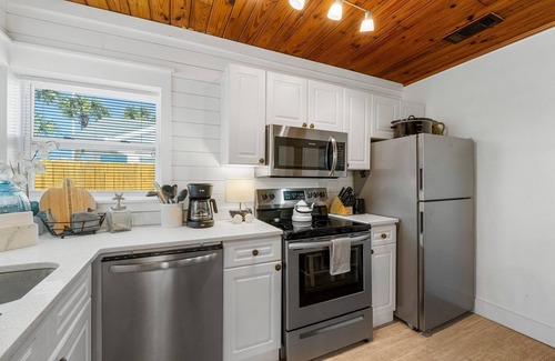 Laguna Beach Estates Casa | $195/NT Aug 6-9~Quiet Laguna Beach ~Directly Across Street-30ft from Perfect Beach Access #83