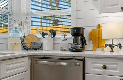 Laguna Beach Estates Casa | $195/NT Aug 6-9~Quiet Laguna Beach ~Directly Across Street-30ft from Perfect Beach Access #83