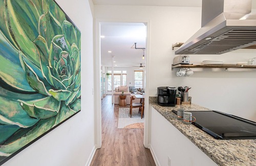East Ybor Apartamento | $99/Night Location! Ybor City Gem Sleeps 6