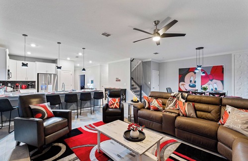 Kissimmee Casa | 9BR Family Villa – South-Facing Pool & Arcade Near Disney & Universal