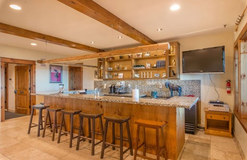 Truckee Casa | 9 habitaciones, 11 baños, bañera de hidromasaje, sauna, baño de vapor, piscina de inmersión, vistas panorámicas