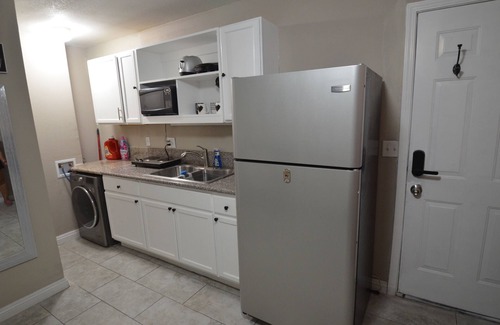 Paradise Valley Apartamento | 9min to the airport washer & dryer, kitchen, outdoor BBQ. Sleeps 4