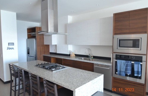 Puerto Vallarta Condominio | 9th Floor, Ocean Views. overlooking the 15th Green at Marina Vallarta Golf