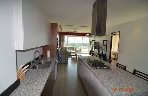 Puerto Vallarta Condominio | 9th Floor, Ocean Views. overlooking the 15th Green at Marina Vallarta Golf
