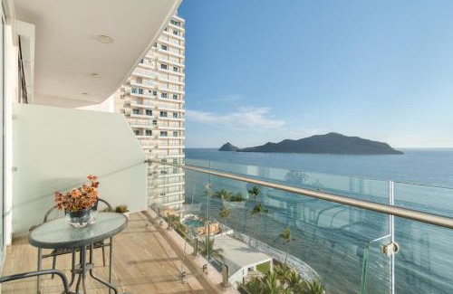 Zona Dorada Apartamento | 9th floor on Camino Al Mar Direct access to the beach