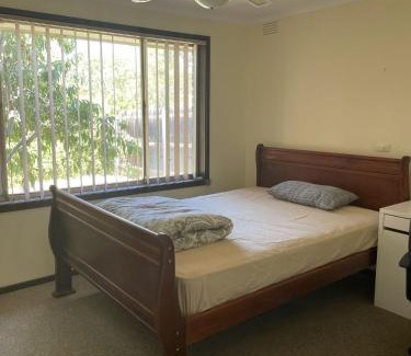 Bundoora Casa | a 别墅大床间毗邻公园和公交车站