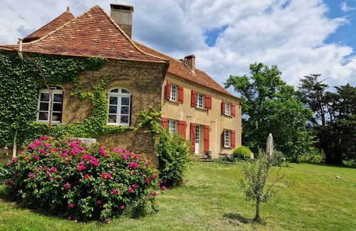 Lunas Casa | A 10 km de Bergerac, Maison de Campagne Avec Piscine et Tennis Privés