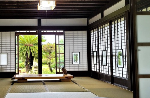 Asahi Casa | A 120yearold folk house and a museum of contempo - KOMINKA Art Museum Villa / Asahi Chiba