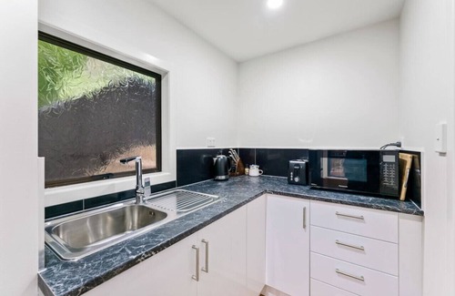 Titirangi Apartamento | A 1BR slice of Titirangi Heaven | WiFi | Netflix