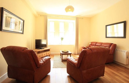Kenmare Apartamento | Un apartamento de 2 dormitorios con capacidad para 4 personas en 2 habitaciones.